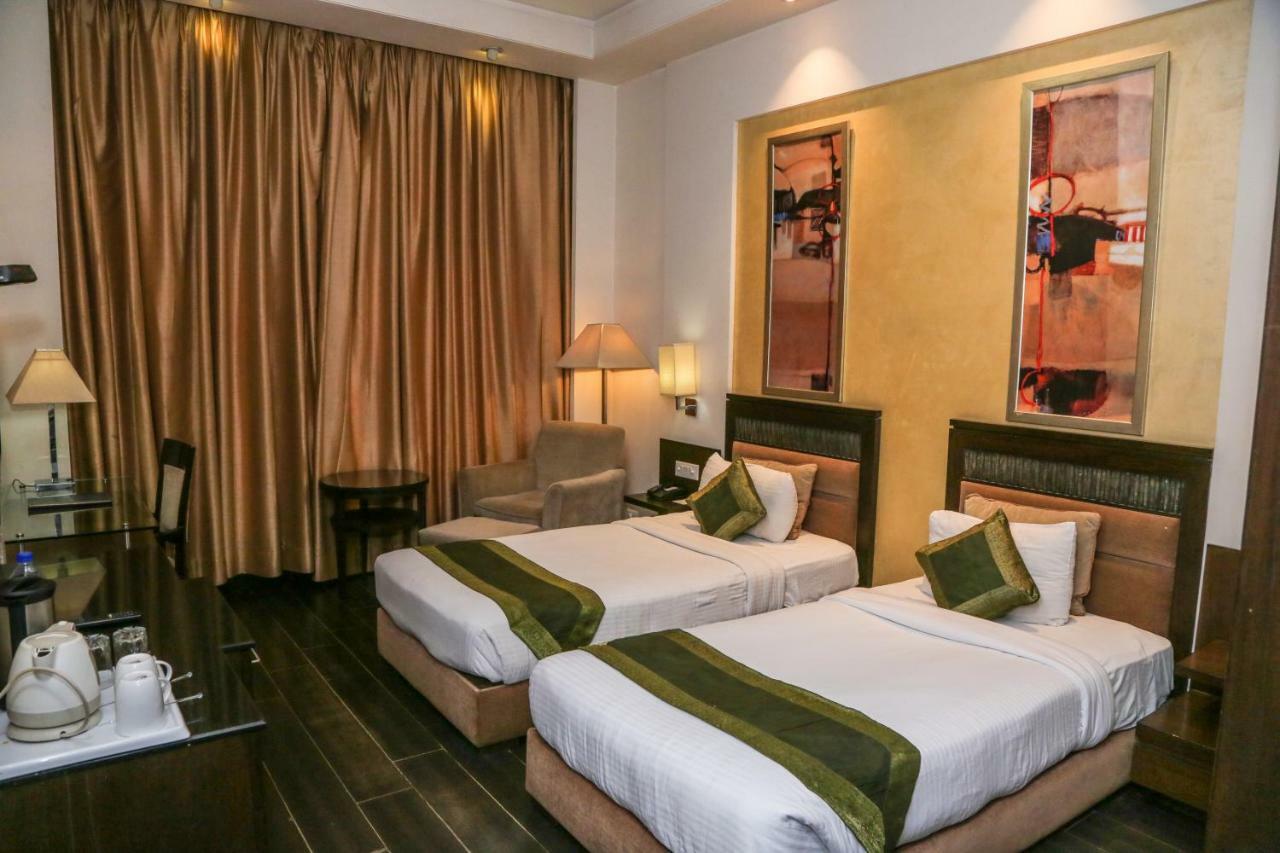 Hotel Western Court Chandigarh Exterior photo