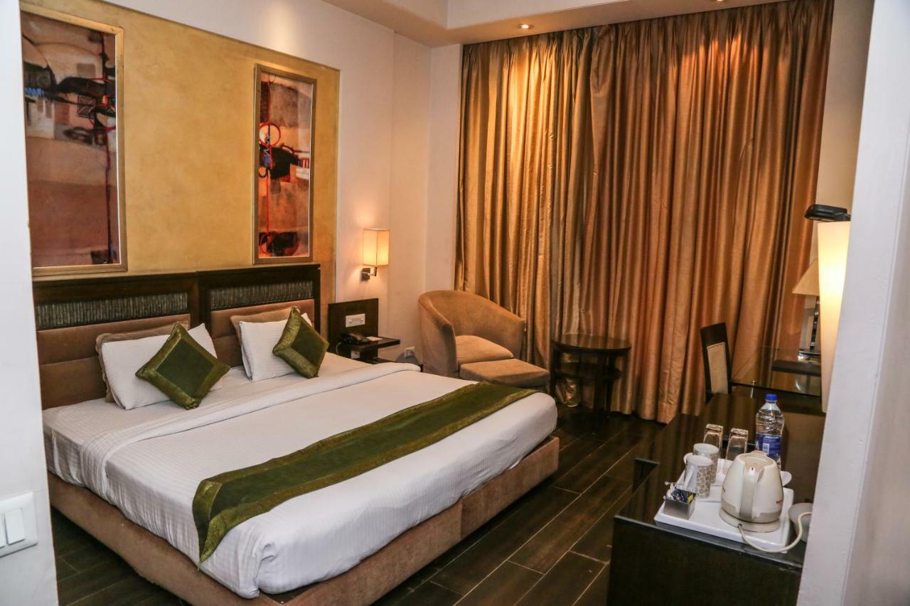 Hotel Western Court Chandigarh Exterior photo